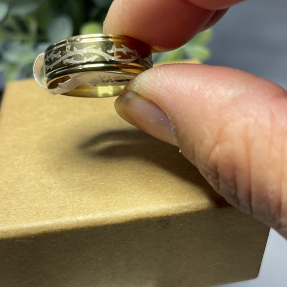 MEN'S GOLD STAINLESS STEEL RING SIZE 10 - Picture 9 of 16